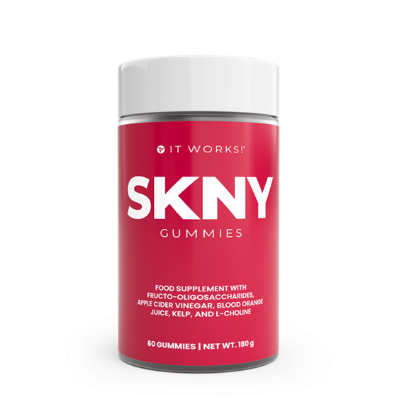 It Works! SKNY Gummies jsou praktické gummies pro každodenní zařazení do rutiny. Obsahují jablečný ocet a extrakt z krvavého pomeranče MOROSIL®, jsou veganské, bez kofeinu a podle dostupných produktových popisů také bez přidaného cukru. Jedna porce tvoří 2 gummies, v balení je obvykle 60 kusů / 30 porcí. Proč si je oblíbíš pohodlná forma gummies bez nutnosti polykat tablety, ovocná chuť, veganské složení, bez kofeinu a stimulantů, vhodné pro každodenní užívání. Doporučené užívání Dospělí užívají 2 gummies denně, případně podle doporučení výrobce až 2× denně 2 gummies. Nepřekračuj doporučené dávkování uvedené na obalu. Složení – hlavní aktivní látky na 2 gummies jablečný ocet: 500 mg, MOROSIL® sicilský krvavý pomeranč: 200 mg, vláknina: přibližně 3 g. Upozornění Doplněk stravy. Není určen jako náhrada pestré a vyvážené stravy. Není vhodné pro děti. Těhotné a kojící ženy, případně osoby užívající léky, by měly užívání konzultovat s lékařem. Uchovávejte mimo dosah dětí.